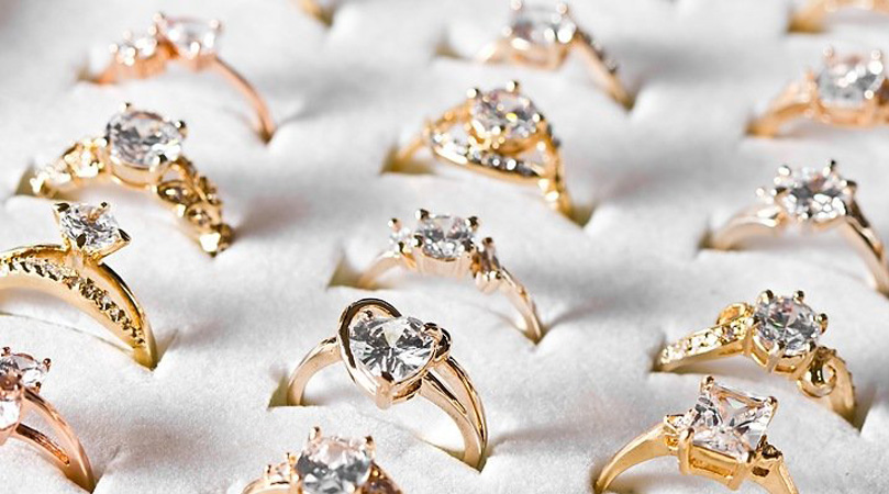 Украшения на аукционе